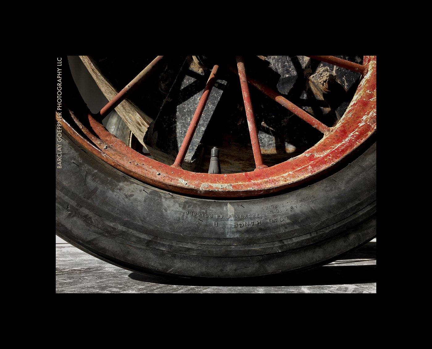Old Rim old tires wagon wheel construction