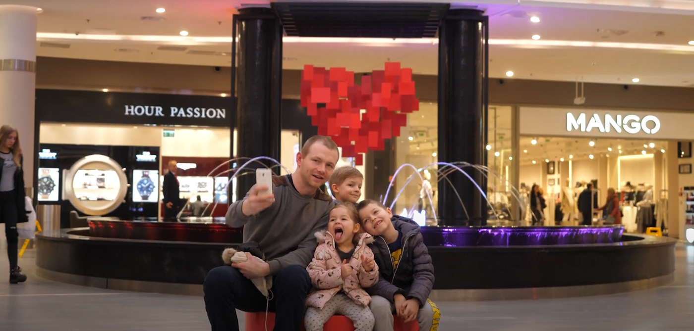3D art Event heart installation mall scenography Shopping valentines