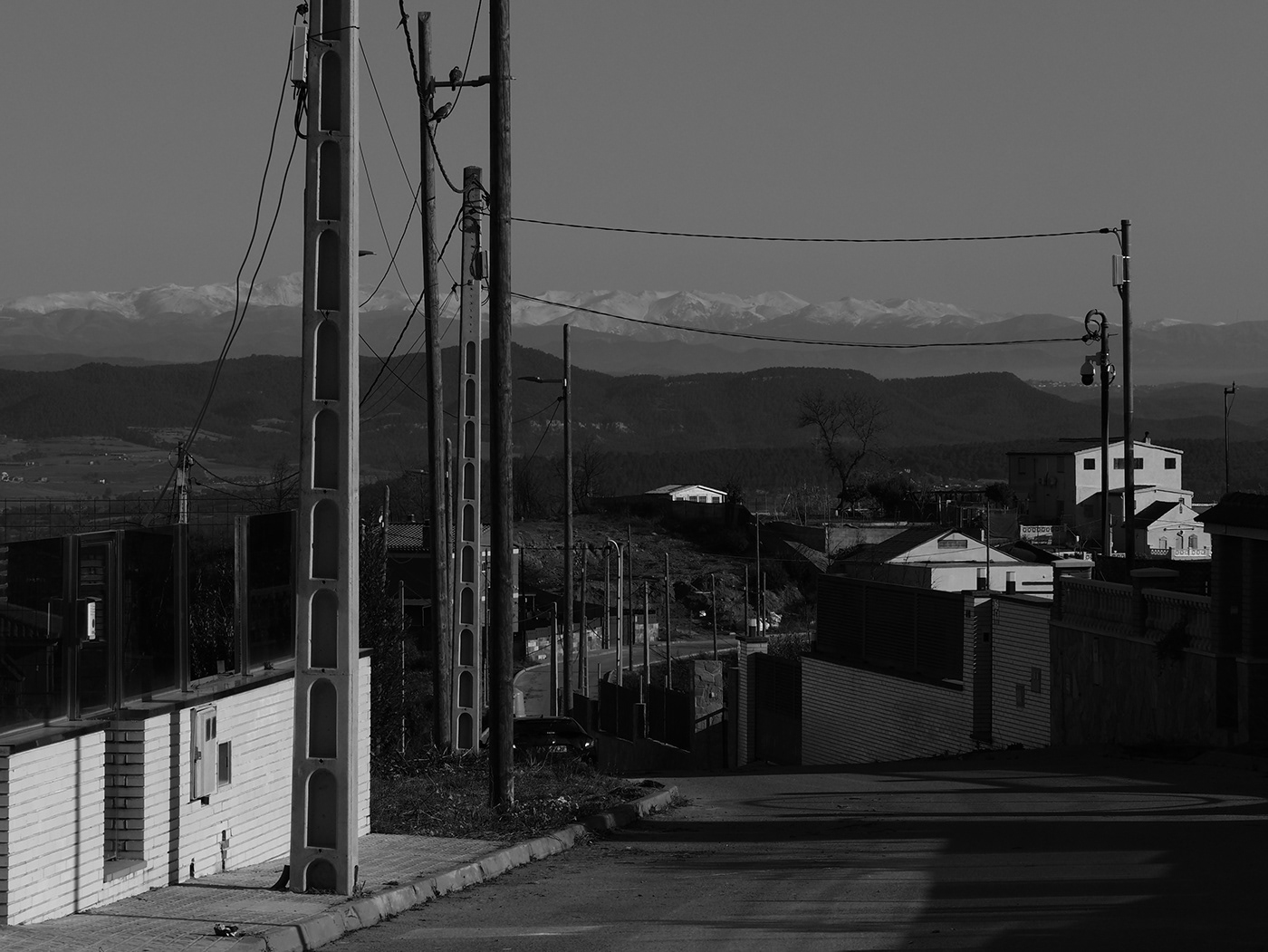 monochrome black and white architecture buildings photografy Residential area urbanització street photografy