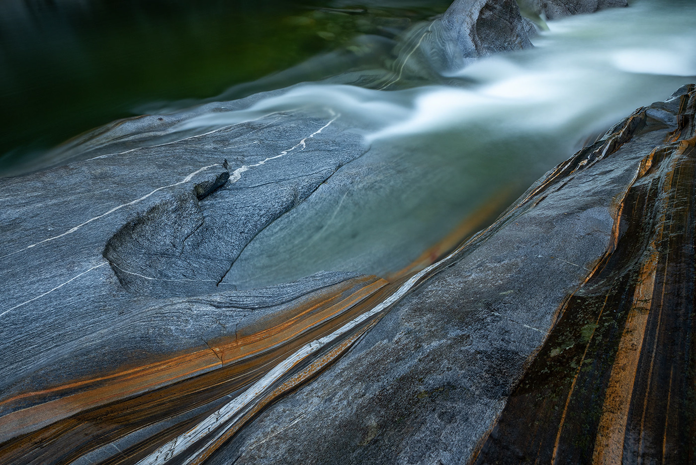 Long exposure photography of the Verzasca river by Jennifer Esseiva.
