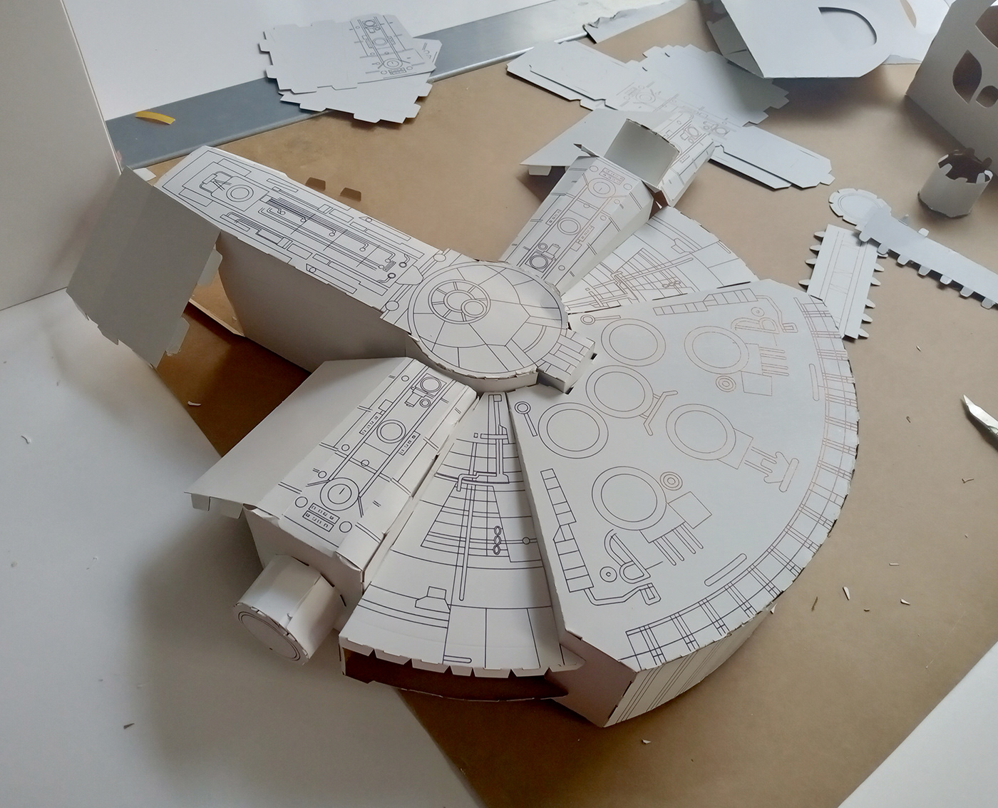 cardboard design cartboard Han Solo millennium falcon spaceship star wars