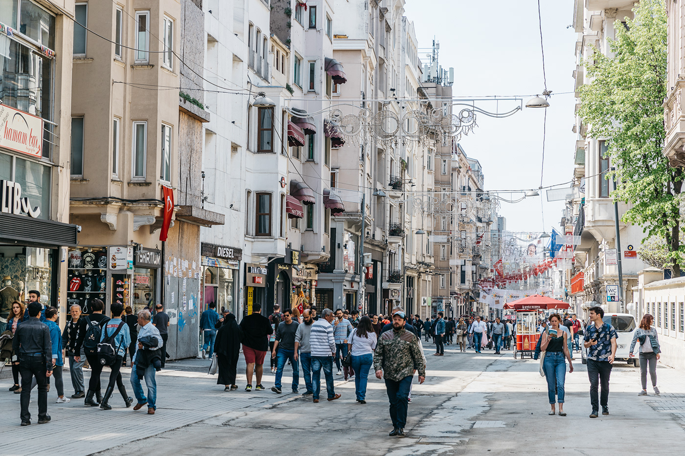Истикляль. Турция улица Истикляль. Пешеходная улица Истикляль. Улица Истикляль, Стамбул, Турция. Истиклал стрит Стамбул.