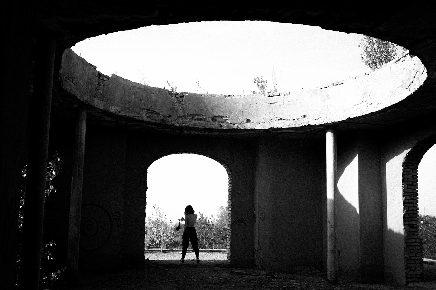 black and white Outdoor photoshoot model woman artphotography architecture Interior