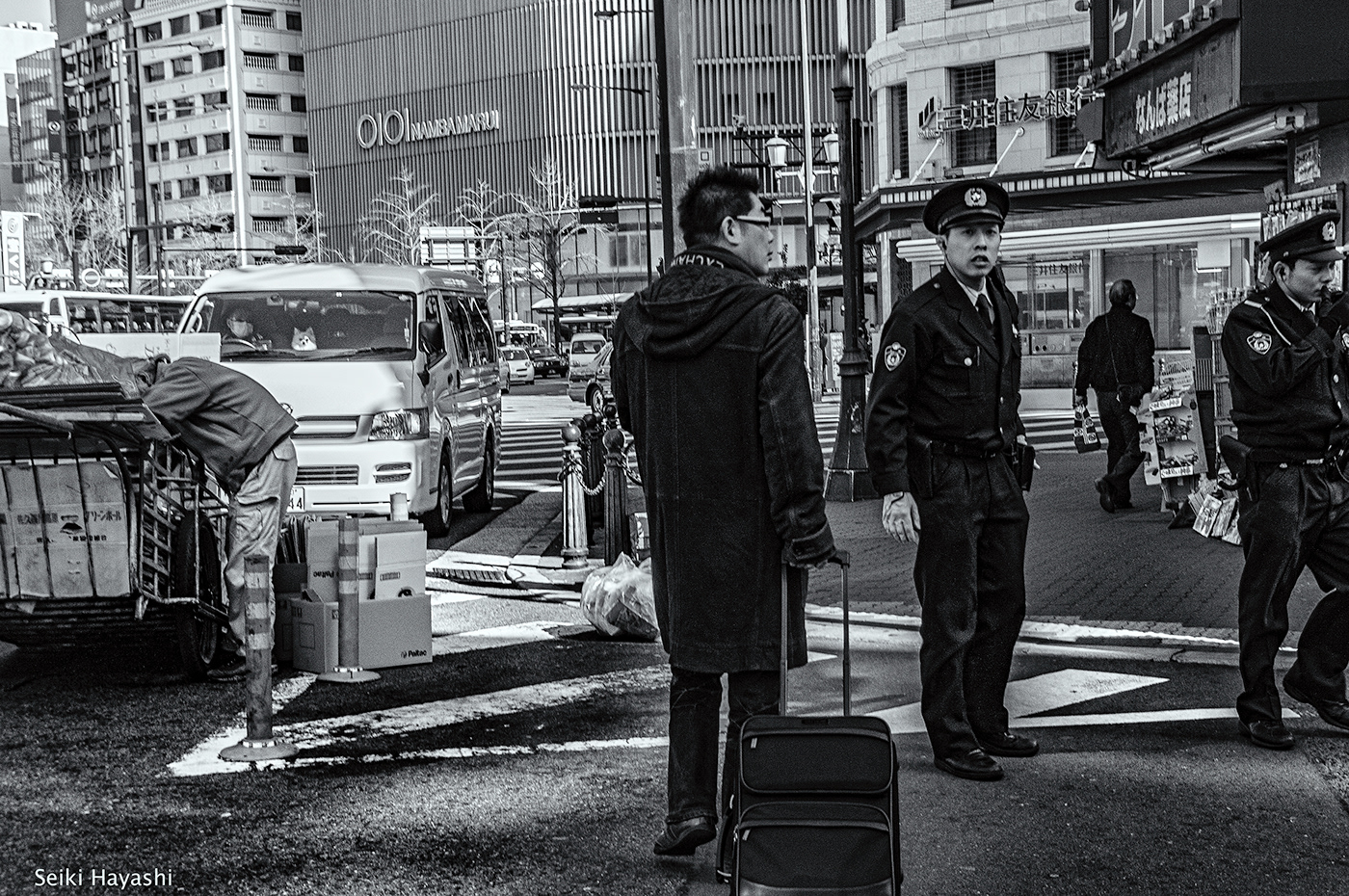 black and whie street photgraphy city monochrome japan