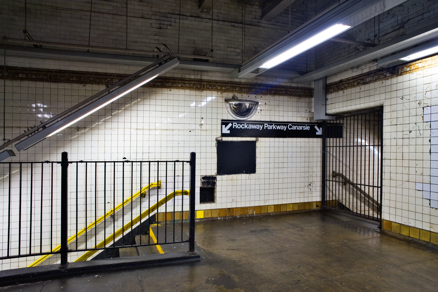 L train MTA new york city Brooklyn williamsburg Bushwick subway tracks snow night banana