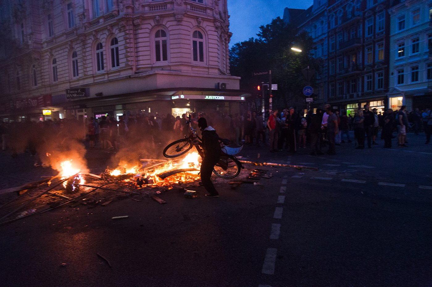 G20 hamburg fire police politics riot
