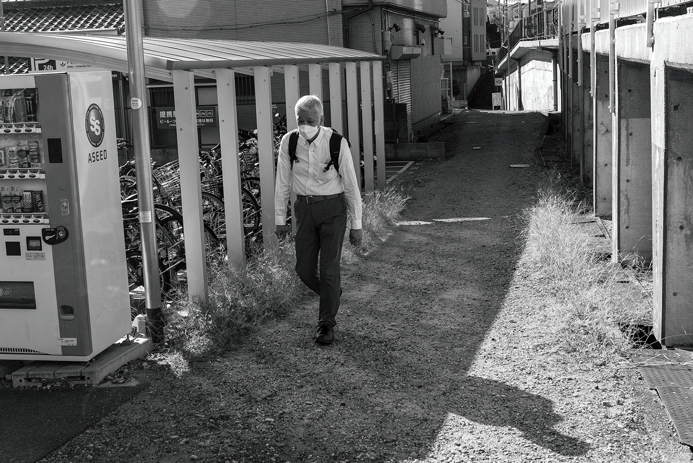 Street street photography black and white monochrome osaka prefecture