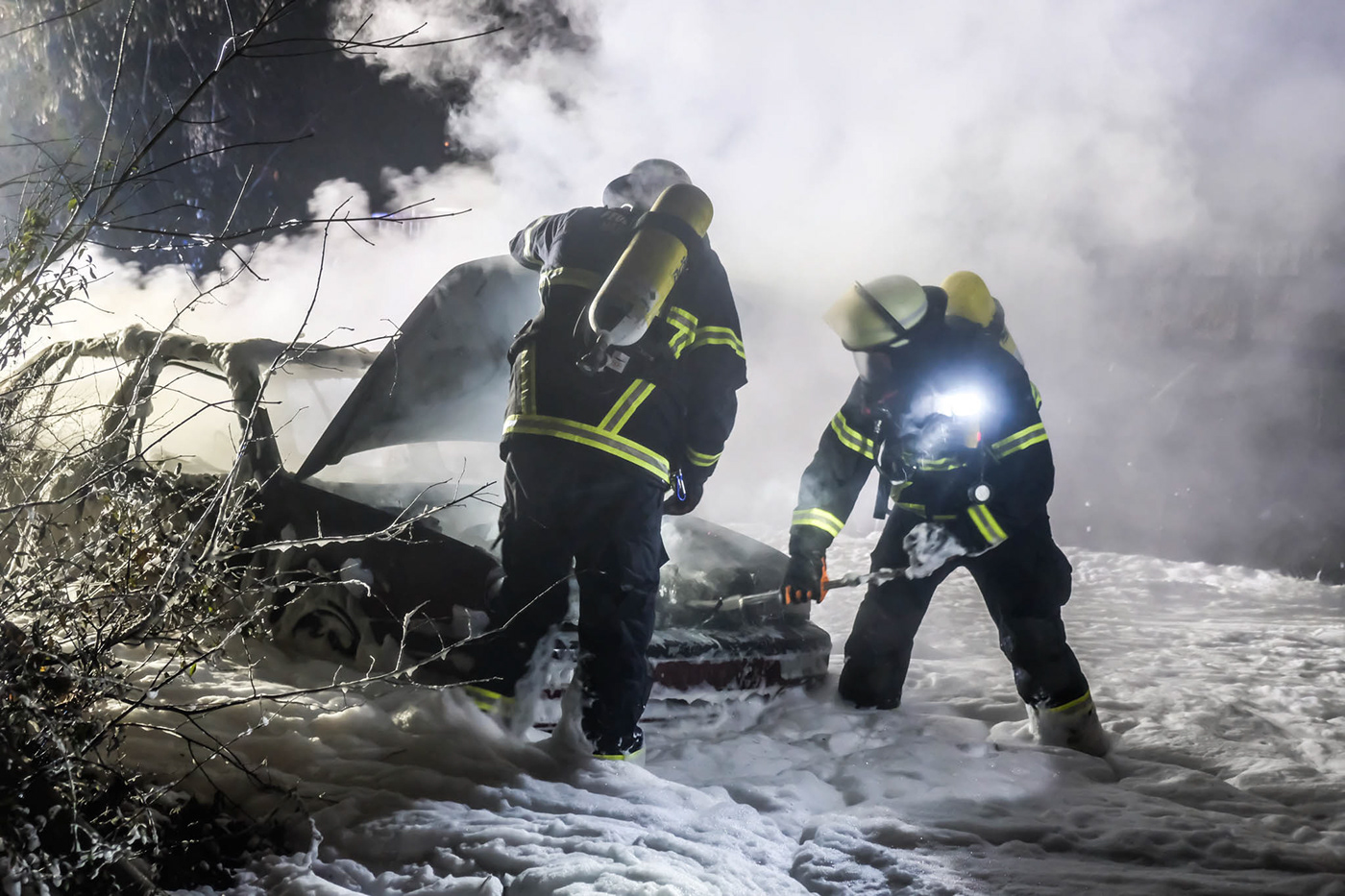 PKW feuer brand Feuerwehr polizei Hells Angels Horn hamburg Everlingweg
