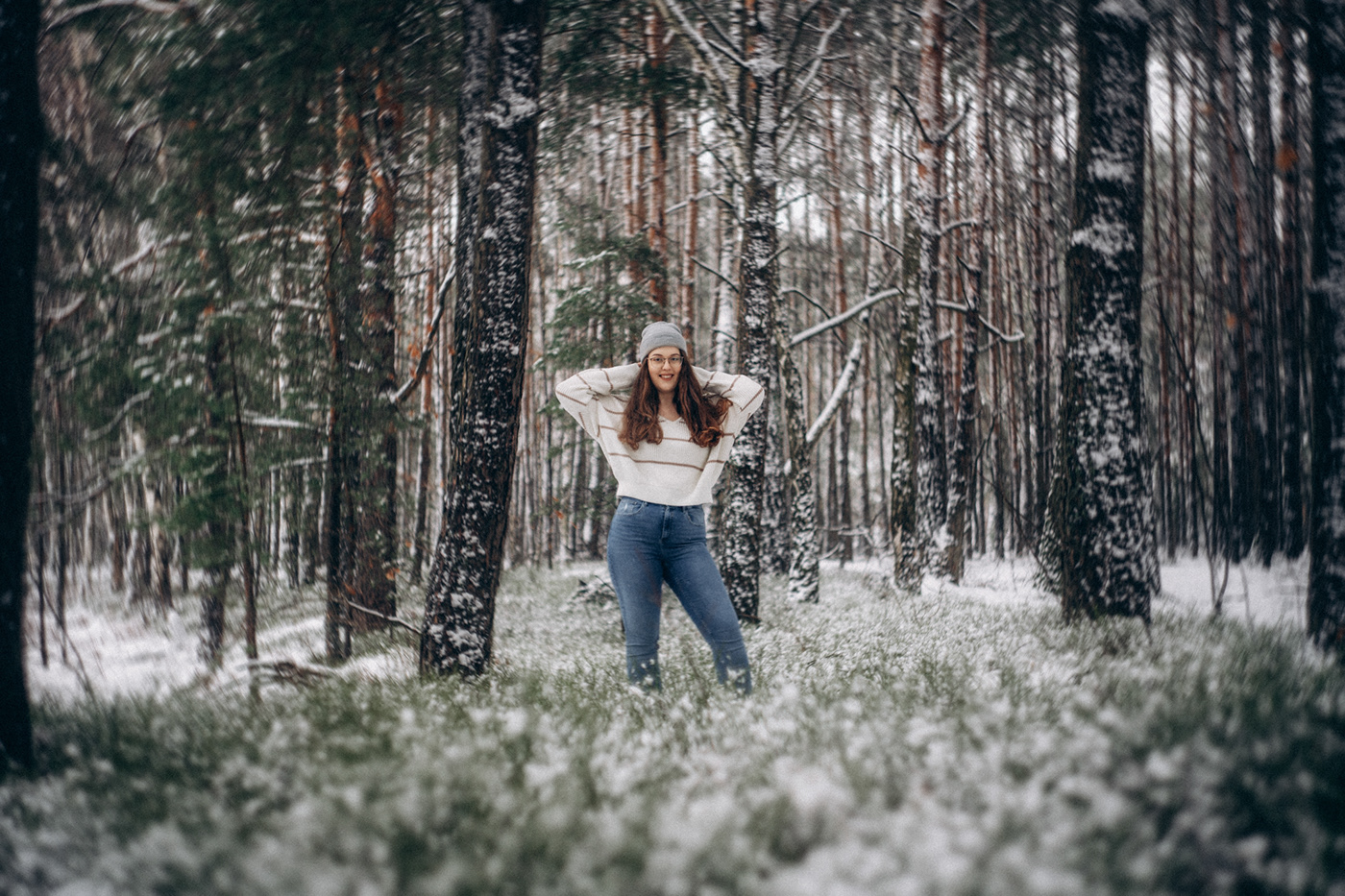 photoshoot model winter snow portrait woman