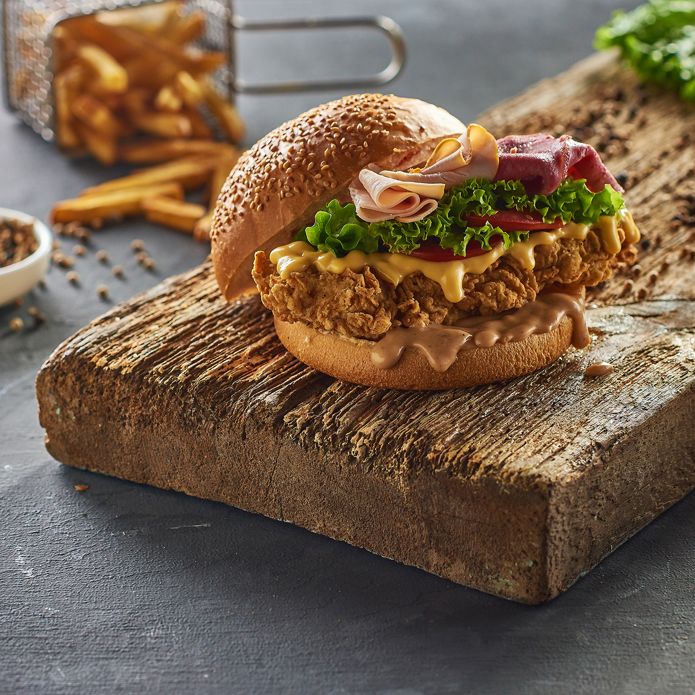 burger meat foodphotography foodstyling bacon mushroom meduim Fries raw light