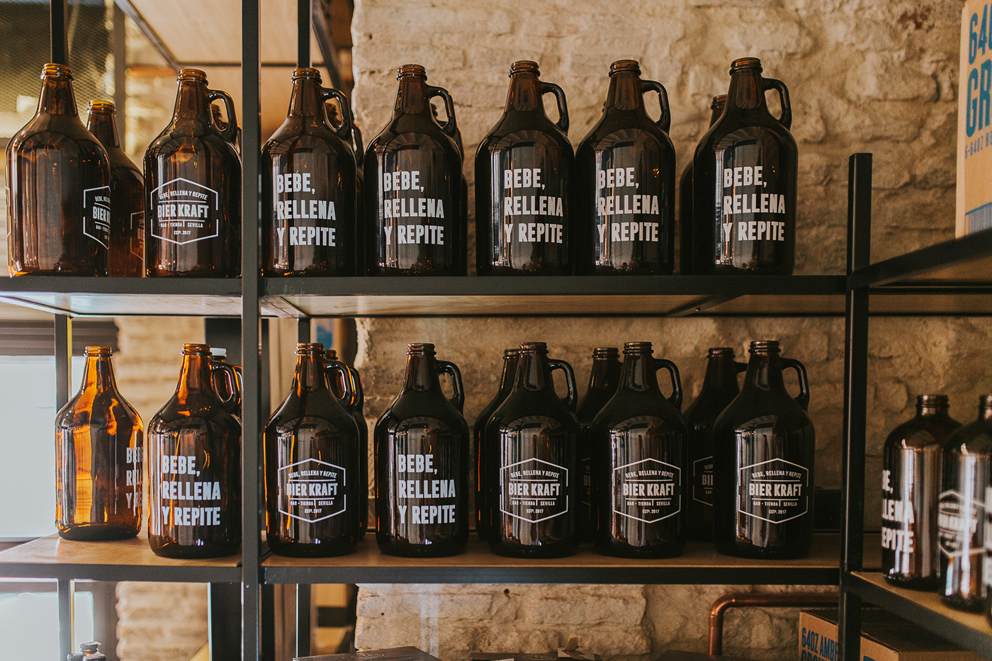 design graphicdesign Packaging Growlers bottles craftbeer cervezaartesana