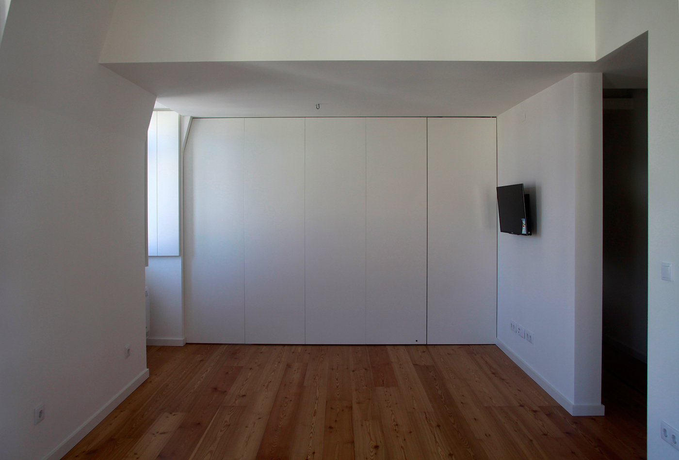 minimal White wood mezzanine