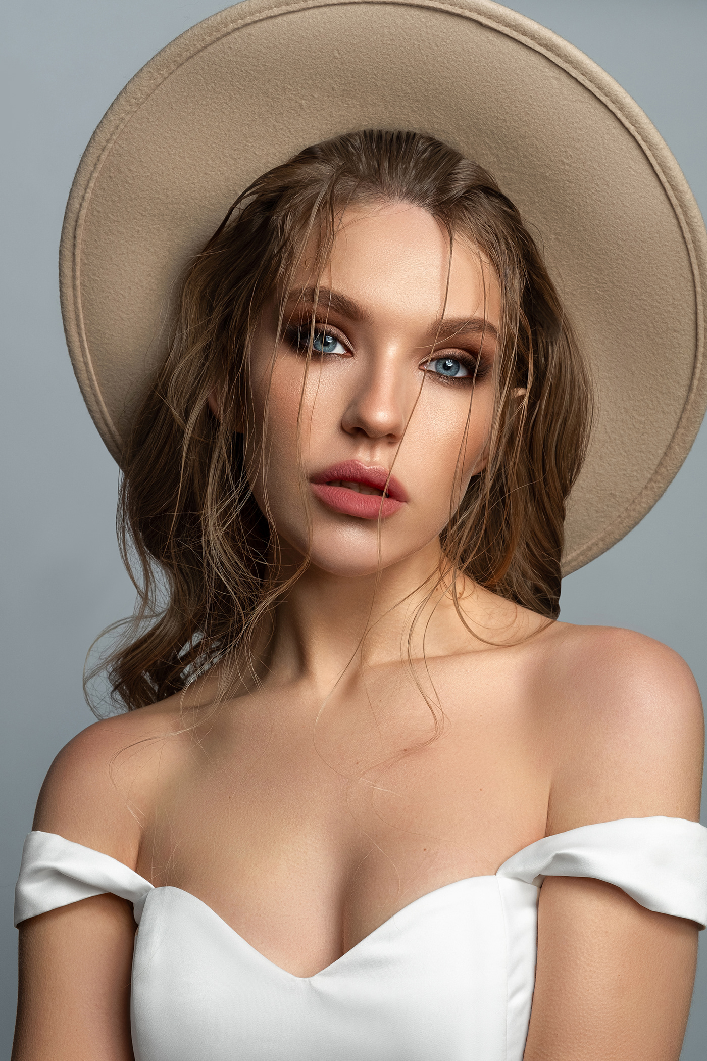beauty editorial Fashion  makeup model postproduction retouch skin