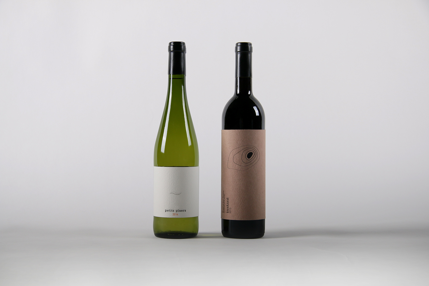 wine Packaging packaging design naming graphic design  wine label alcoholic beverages art direction  vino petits plaers