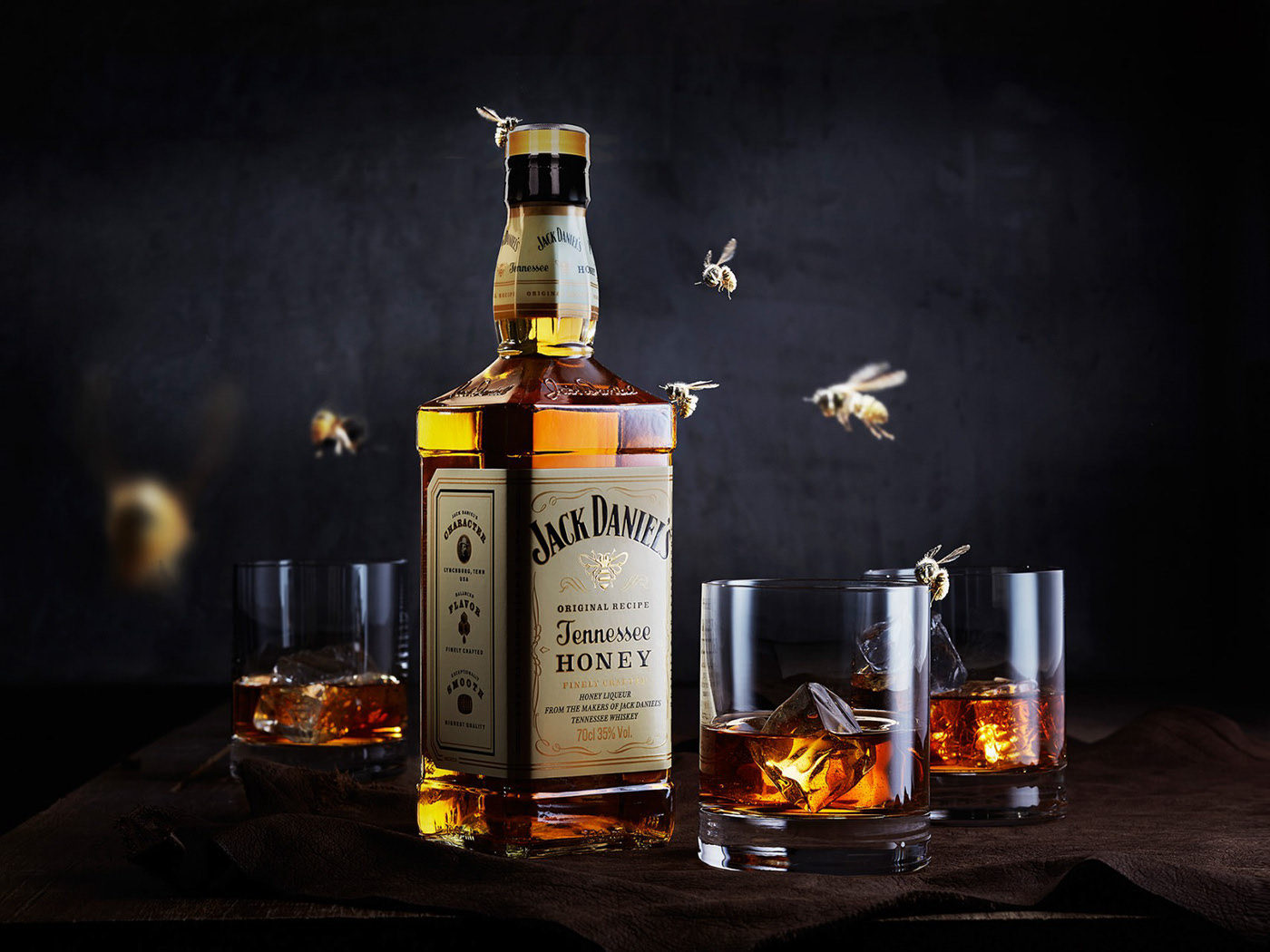 jack daniels Whiskey stills bees honey Advertising werbung.