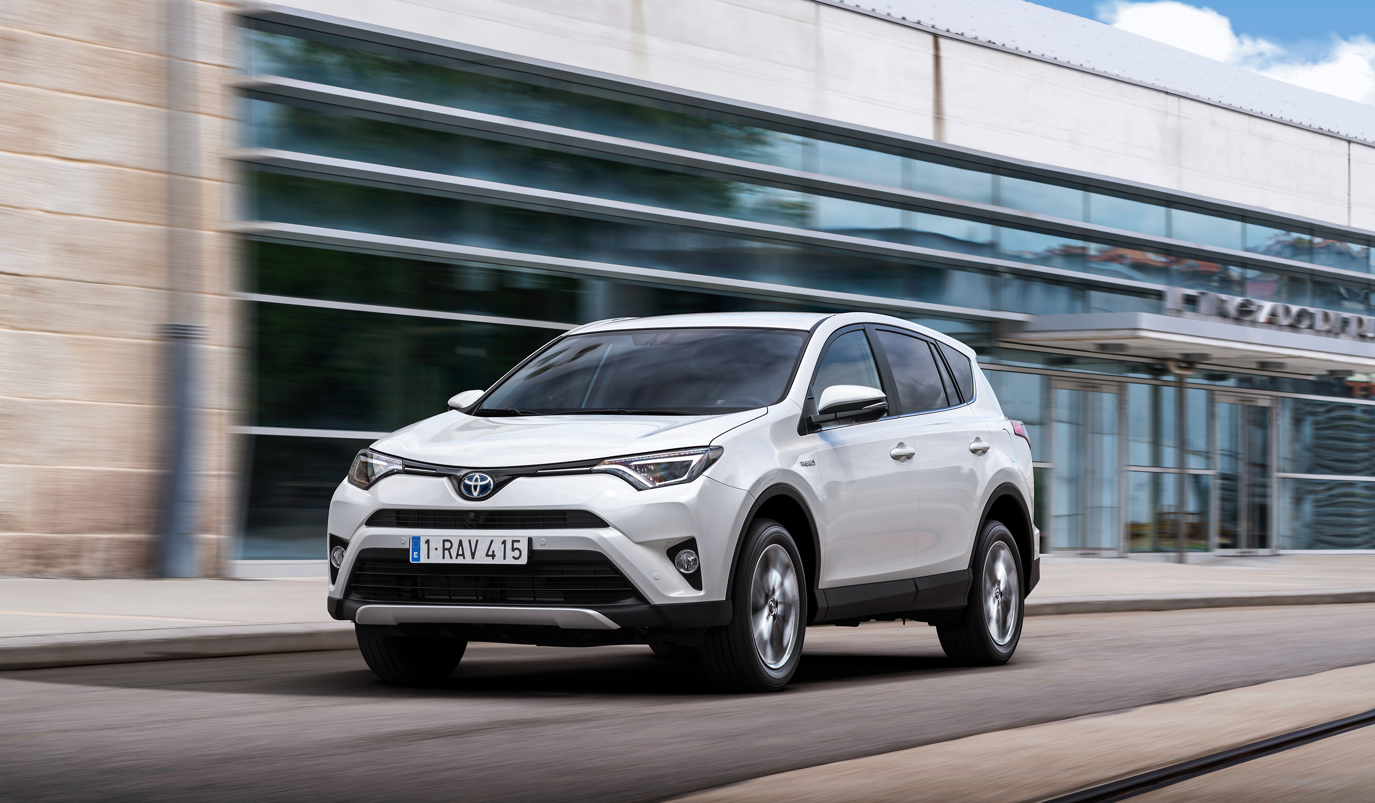 Raf toyota. Toyota Toyota rav4. Toyota rav4 SUV. Toyota rav4 Hybrid. Кроссовер Тойота рав 4 2015.