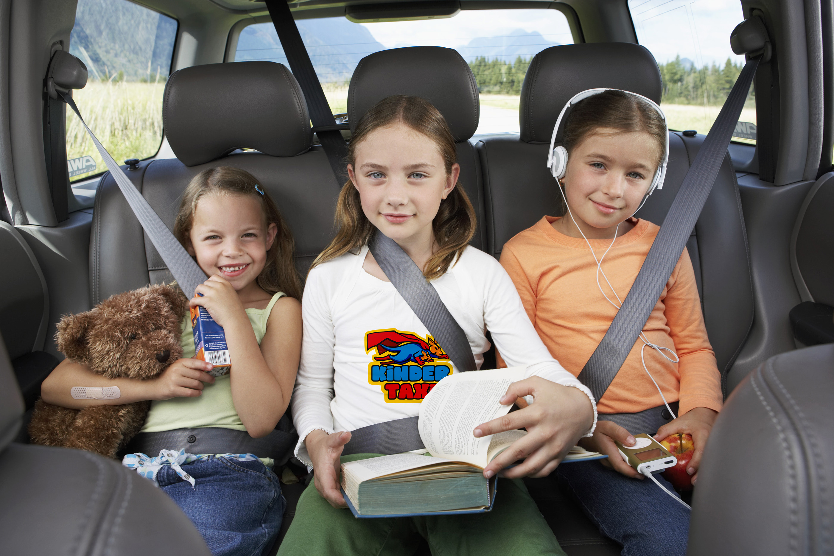 The traveling kind. Автомобиль для детей. Ребенок в салоне автомобиля. Поездка с детьми на машине. Семейная машина.