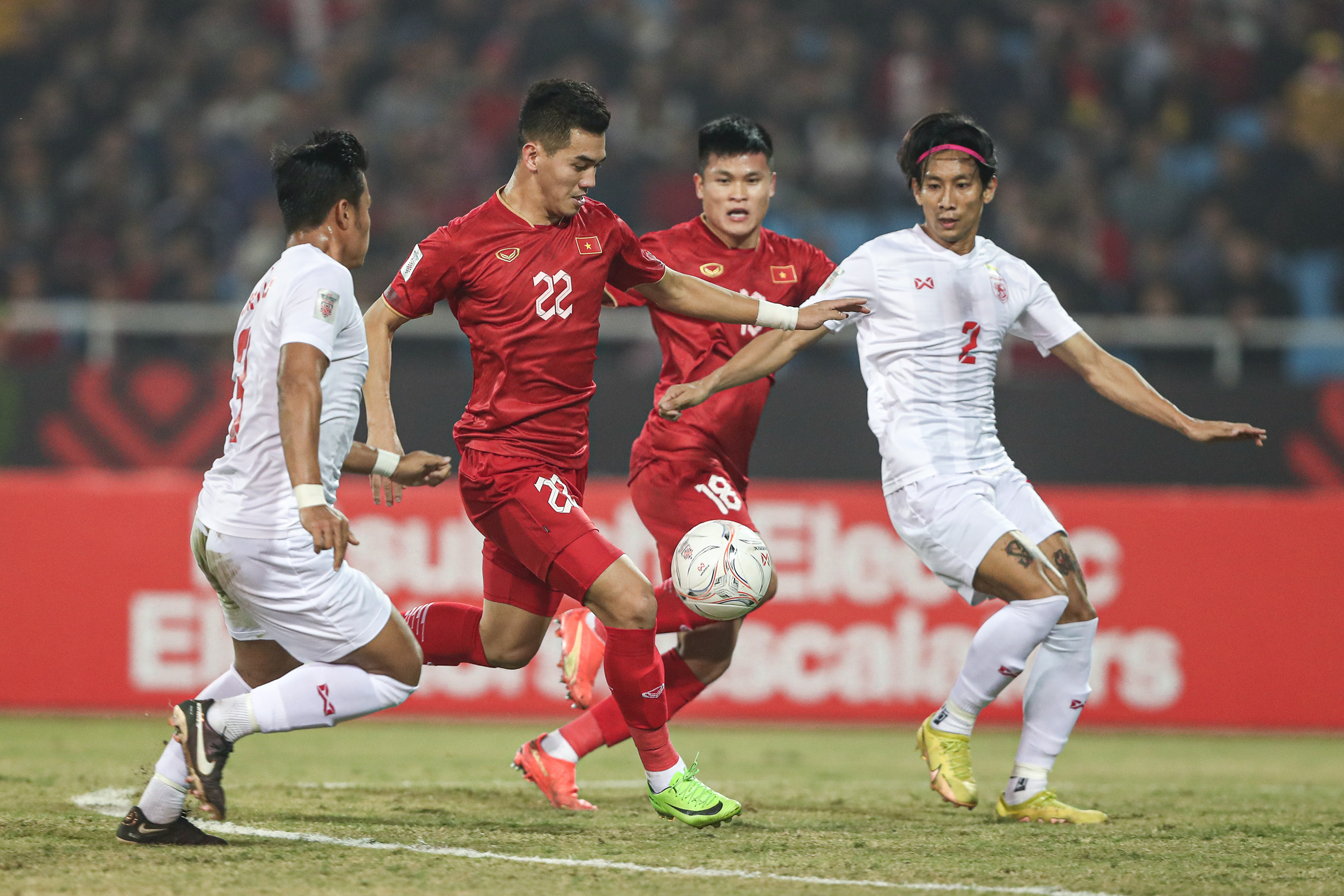 Nonton indonesia vs vietnam. Myanmar3 3.0. Вьетнам Индонезия. Мьянма фиджитао игры. Viet nam - Myanmar - 3:0.