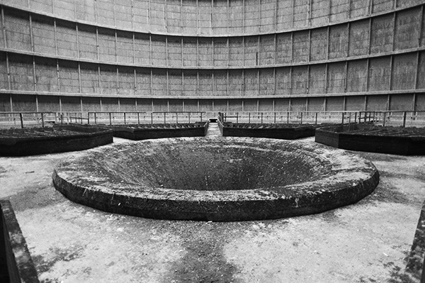 cooling tower powerplant urbex urban exploration black White b/w noir blanc N/B belgium belgique Hainaut tour refroidissement