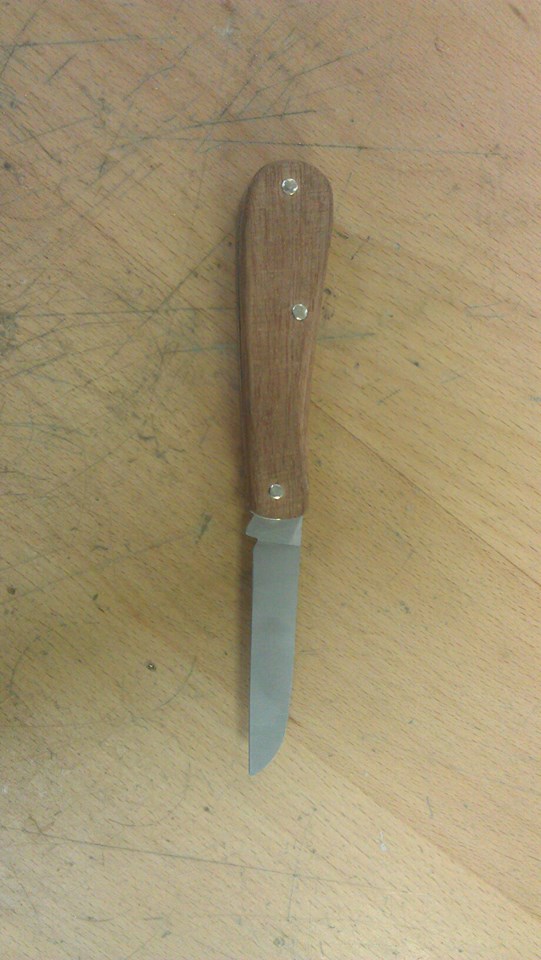 folding knife pocket