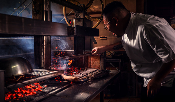 Vinh Le - The art of mastering charcoal grill