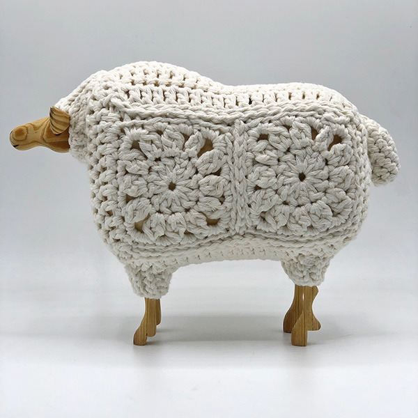 Oveja con sweter / Sheep with sweater