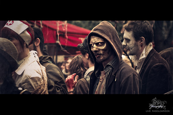 Photography  zombie walk zombie walk paris Zombie Walk Paris 2010 france zombie day  Event Post-Prod process cinematic conceptual make-up Supernatural horror blood brain dead undead mood atmosphere costume Paris live rasoloarison liverasol.com texture