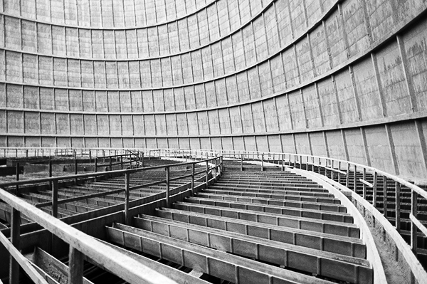 cooling tower powerplant urbex urban exploration black White b/w noir blanc N/B belgium belgique Hainaut tour refroidissement