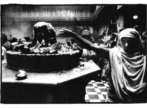 b&w photography Analogue black and white darkroom India holi festival Documentary  reportage