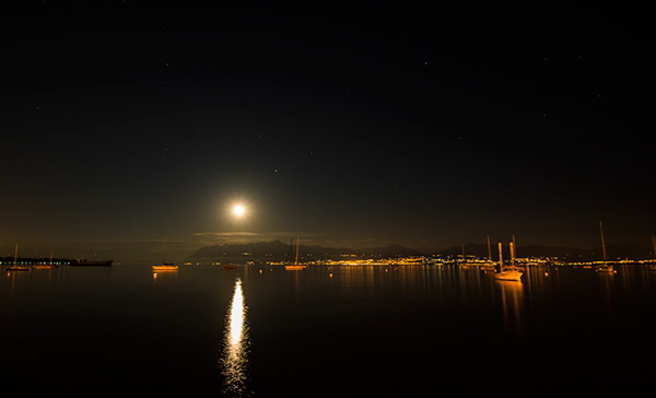 night midnight full moon moon lake water SKY stars long exposition Nikon D800 swiss Vaud Switzerland Suisse morges