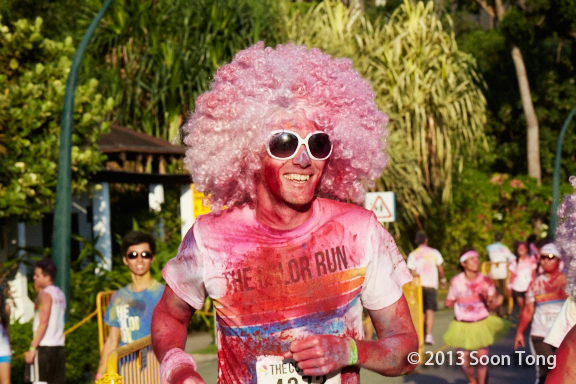Soon Tong singapore the color run happiest 5k planet sentosa powders Calibre colorful red blue purple yellow smiles