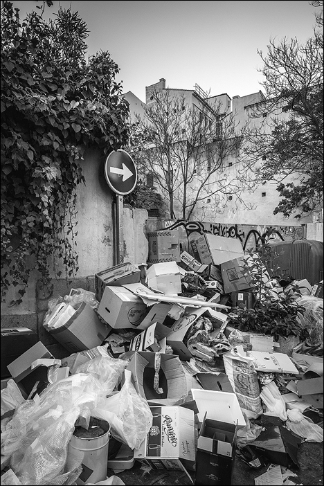 Street madrid black and white spain garbage rubbish conflict christopher macquet alicante españa