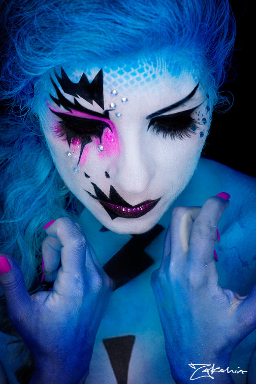 Zakahia MUA portrait makeup facepain BODYPAINT dark madness photoshoot photo indoor