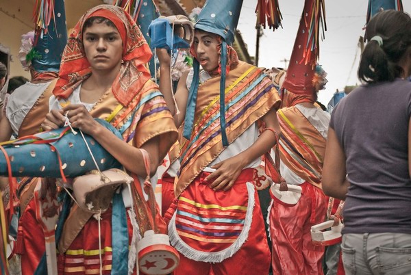 naolinco mexico traditions mascara mask costume calavera veracruz colors tradition