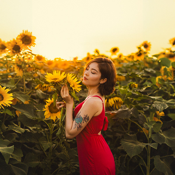 Photoshoot in a sunflower field