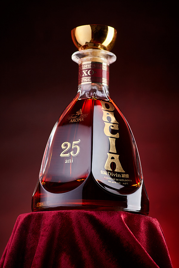 hiddenhallow Aroma Brandy divin Cognac alcohol Product Photography studio bottle photography still life