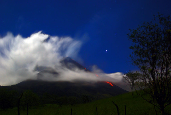 Fotografia volcán volcano la luna llena full moon