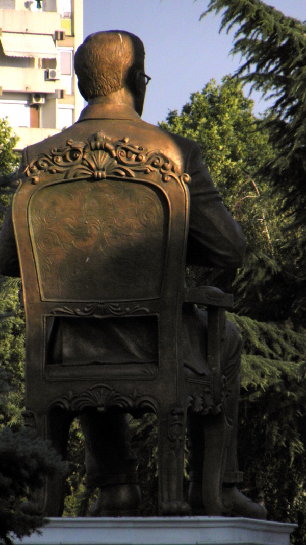 skopje  macedonia skoplje Makedonija fyrom sculptures bronze kitsch kic kitch