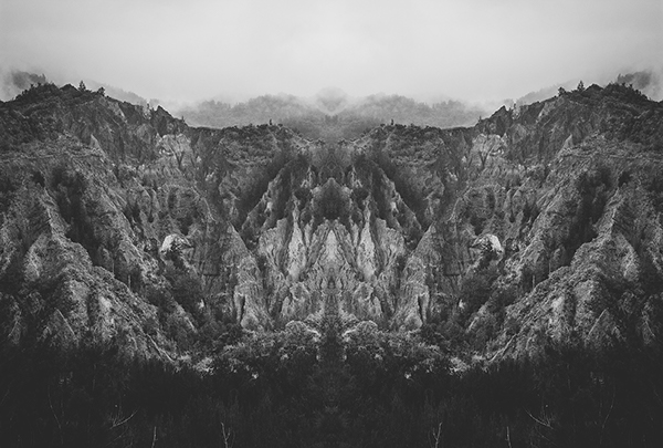 rorschach matphotograph photo symmetry black White symetrie noir blanc Nature montagne mountain ladnscape skull illusion