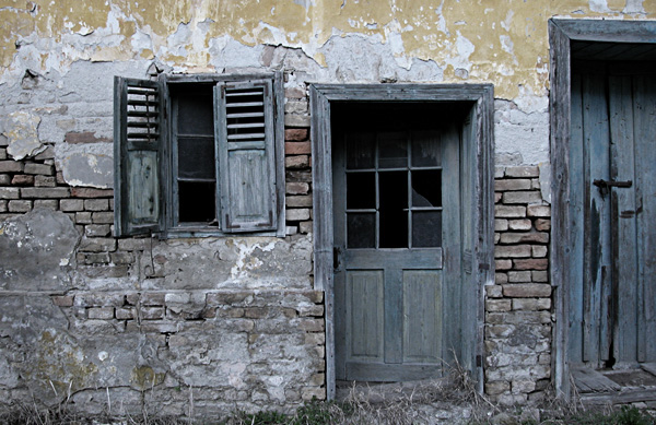 dusan vojnov dooshan old house home empty Shells village