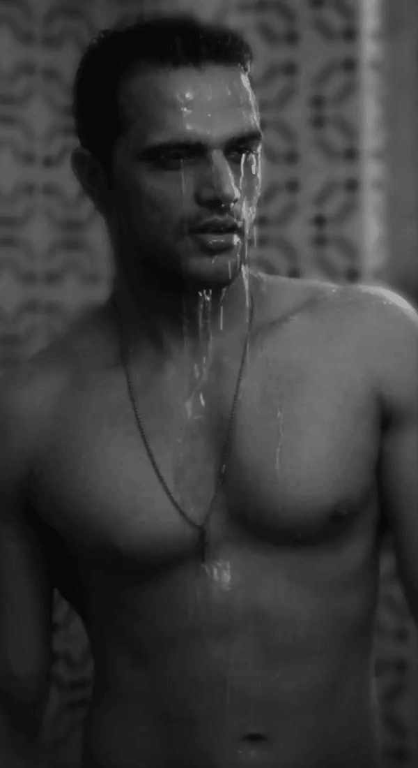 cinemagraph murder Moving Image gif animated SHOWER bath Hot sex gay nude male black and white MUMBAI India