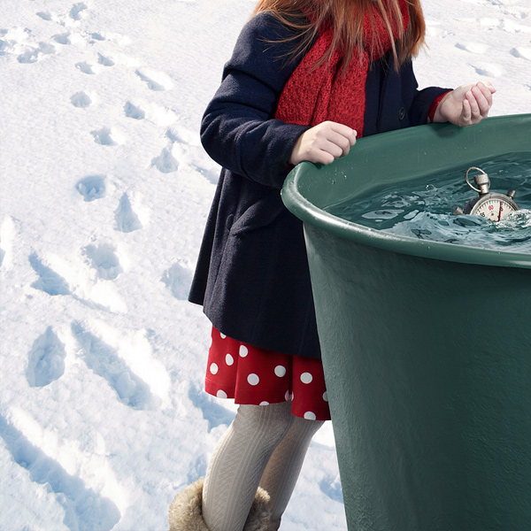 vodafone Christmas fish winter redhead child girl clock time stop watch water Basin Sink net