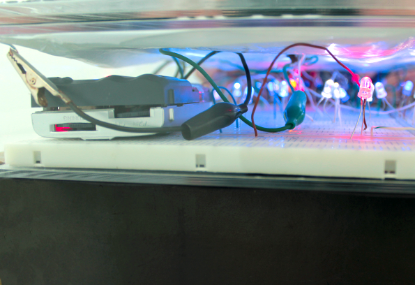 DIY circuit bending installation Interface submarine cracklebox hotglue