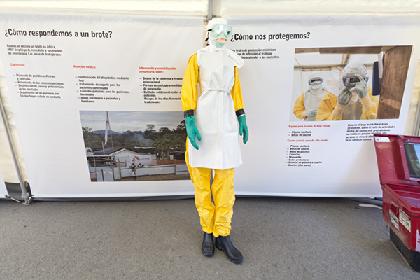 Exhinition barcelona MSF ebola orange formaandco