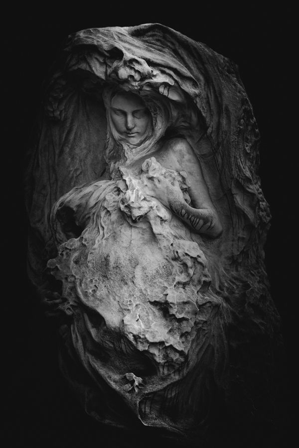 Adobe Portfolio monumentale Portraiture black White milan graveyard cemetery art sculpture light milano statue Stillness silence THEMES