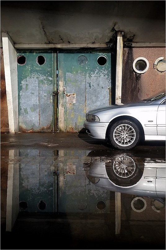 BMW e39 5-serie 530d touring reflection water ruin car