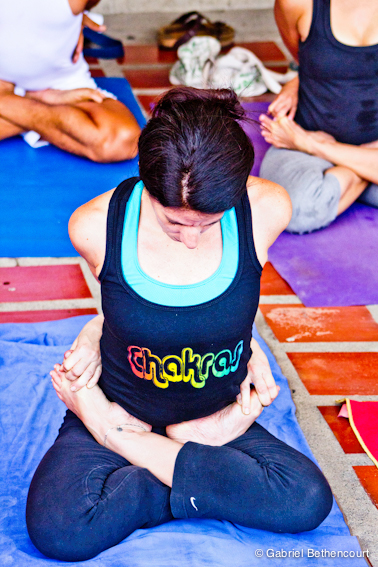 Yoga deporte salud asana pranayama shala personas colores India Cantos baile contraste retratos documentalismo  