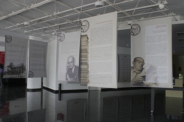 Exposição Escritor Anibal Machado Bibliotecas Intinerantes Bandeira Selo Comemorativo Leitura