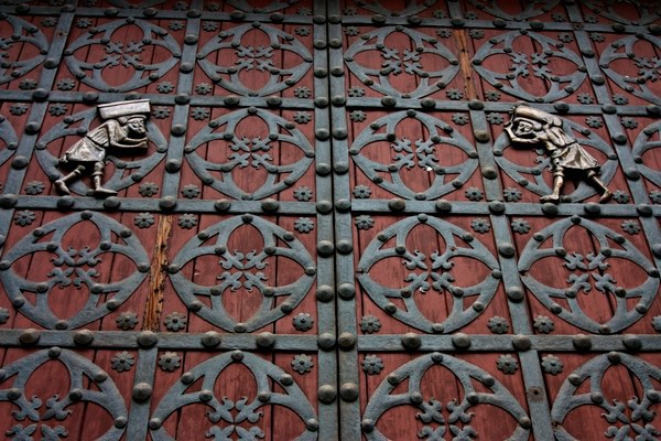 barcelona spain photogoraphy birds Gaudi symmetry lines dancer Flamenco Doors
