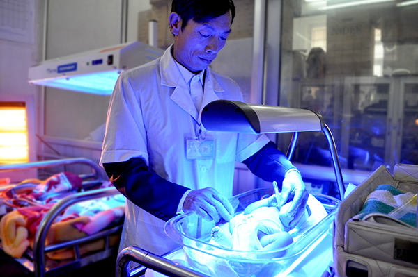 medical social phototherapy jaundice Vietnam Africa health non-profit design newborn neonatal Asia firefly international development asia